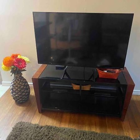 Beautiful Two Bedroom Apartment. YYC 외부 사진