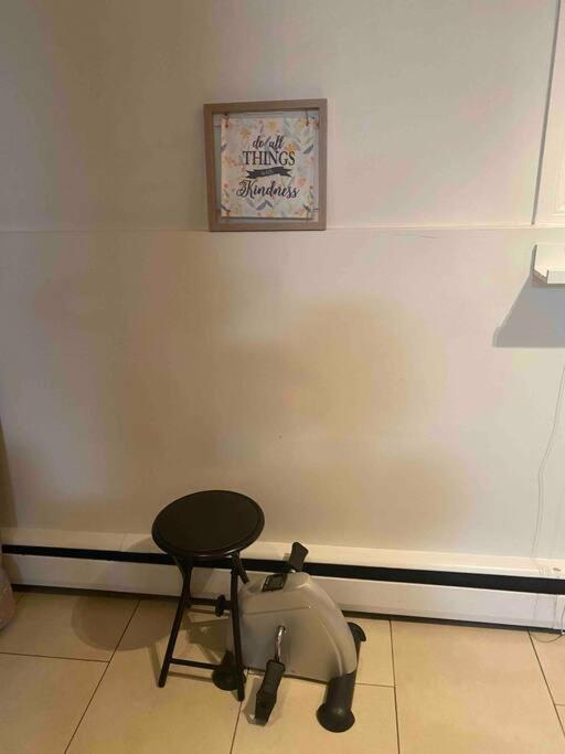 Beautiful Two Bedroom Apartment. YYC 외부 사진
