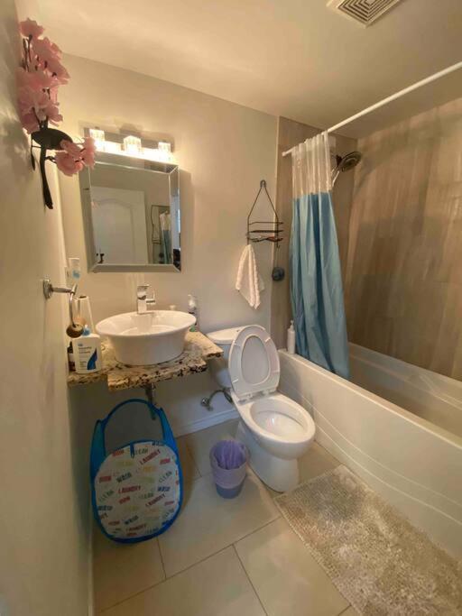 Beautiful Two Bedroom Apartment. YYC 외부 사진