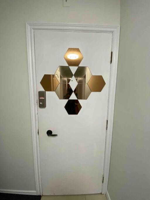 Beautiful Two Bedroom Apartment. YYC 외부 사진